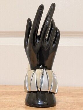 3/$30 EUC Super Chunky Silvertone Plastic Stretch Cuff Bracelet